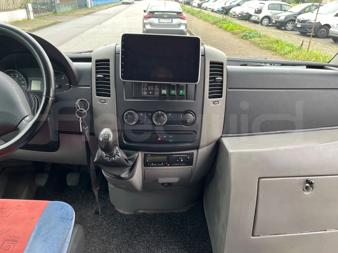 Mercedes-Benz Sprinter W 906 - radio accessories photo