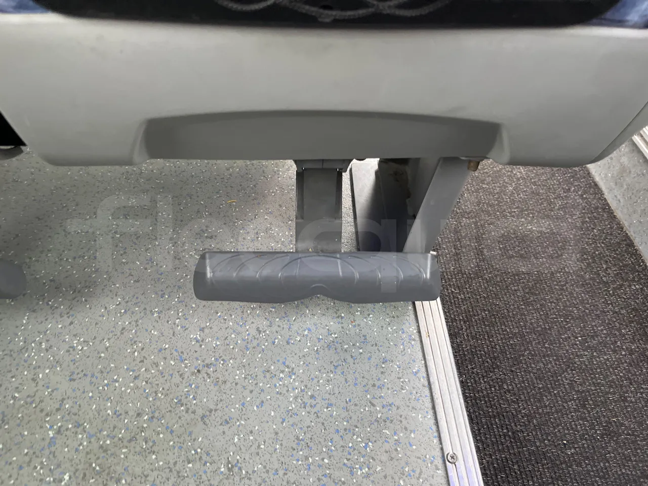 Mercedes-Benz Sprinter W 906 - footrest detail photo