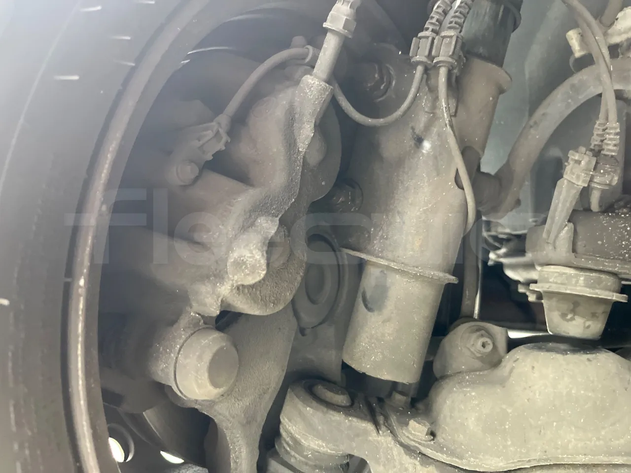 Mercedes-Benz Sprinter W 906 - front brake calipers left