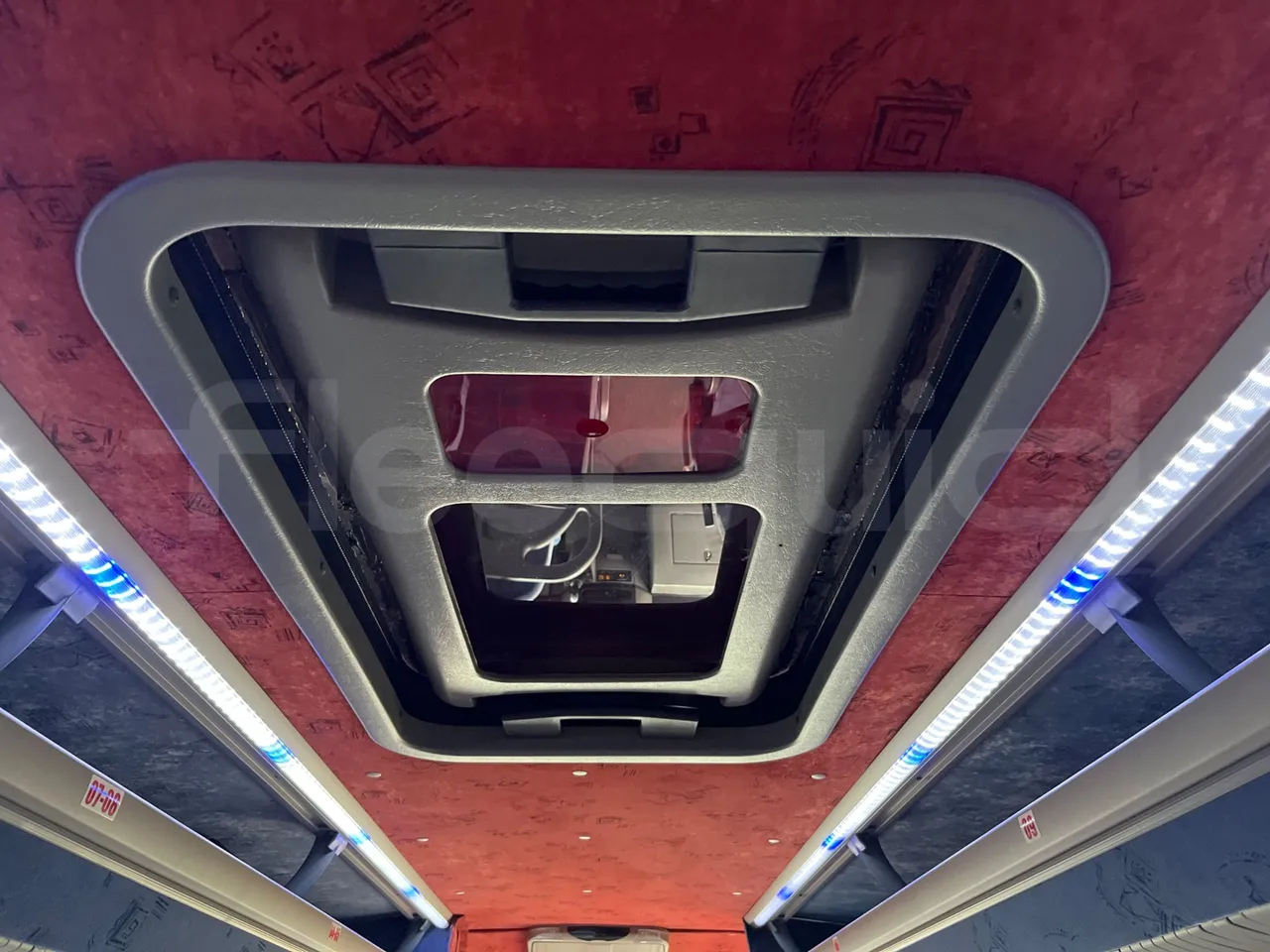 Mercedes-Benz Sprinter W 906 - roof hatch 2