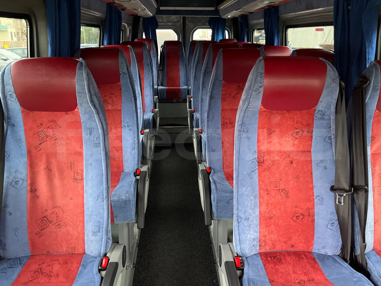 Mercedes-Benz Sprinter W 906 - interior reverse seats driver height