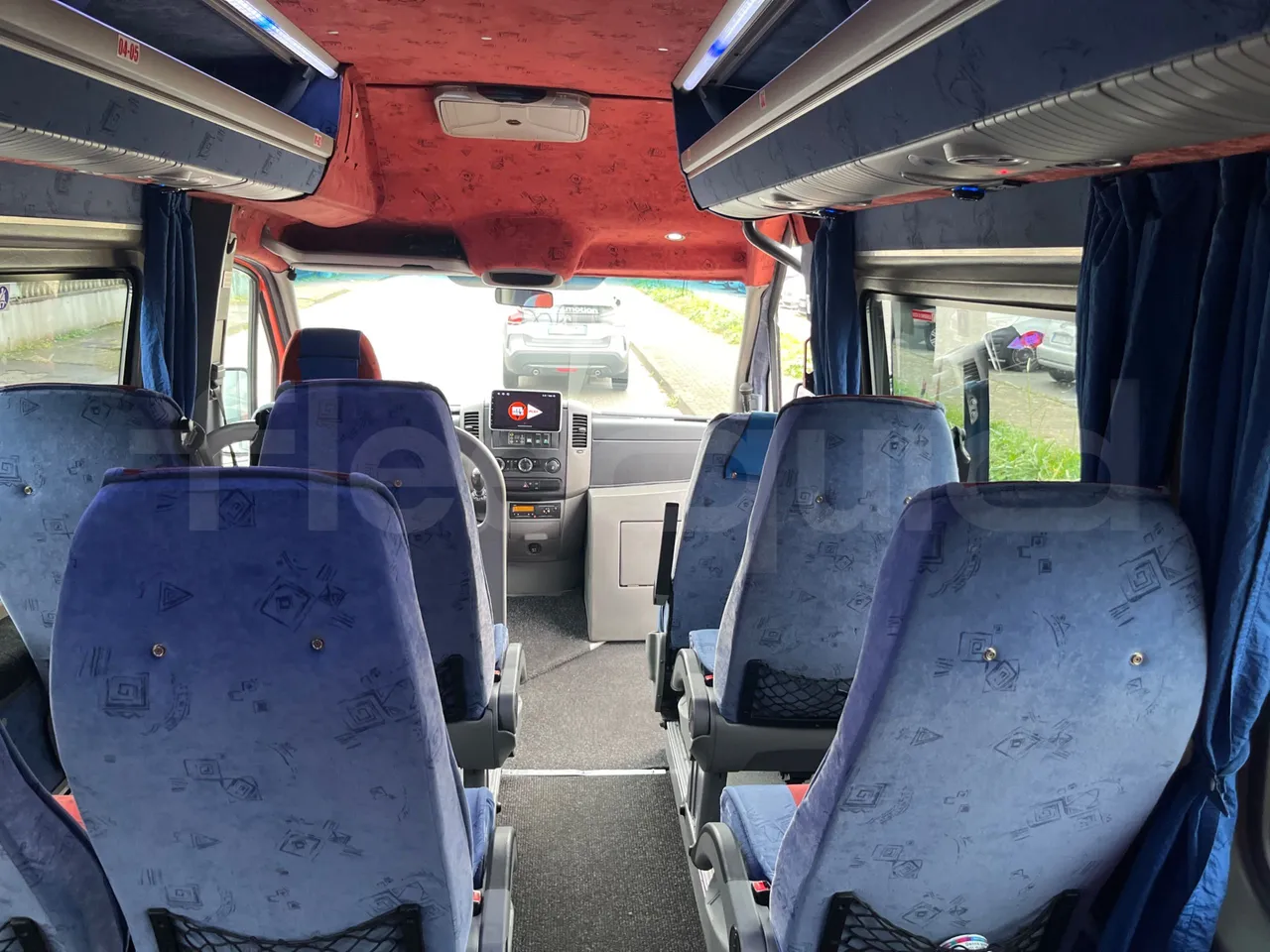 Mercedes-Benz Sprinter W 906 - forward view middle aisle