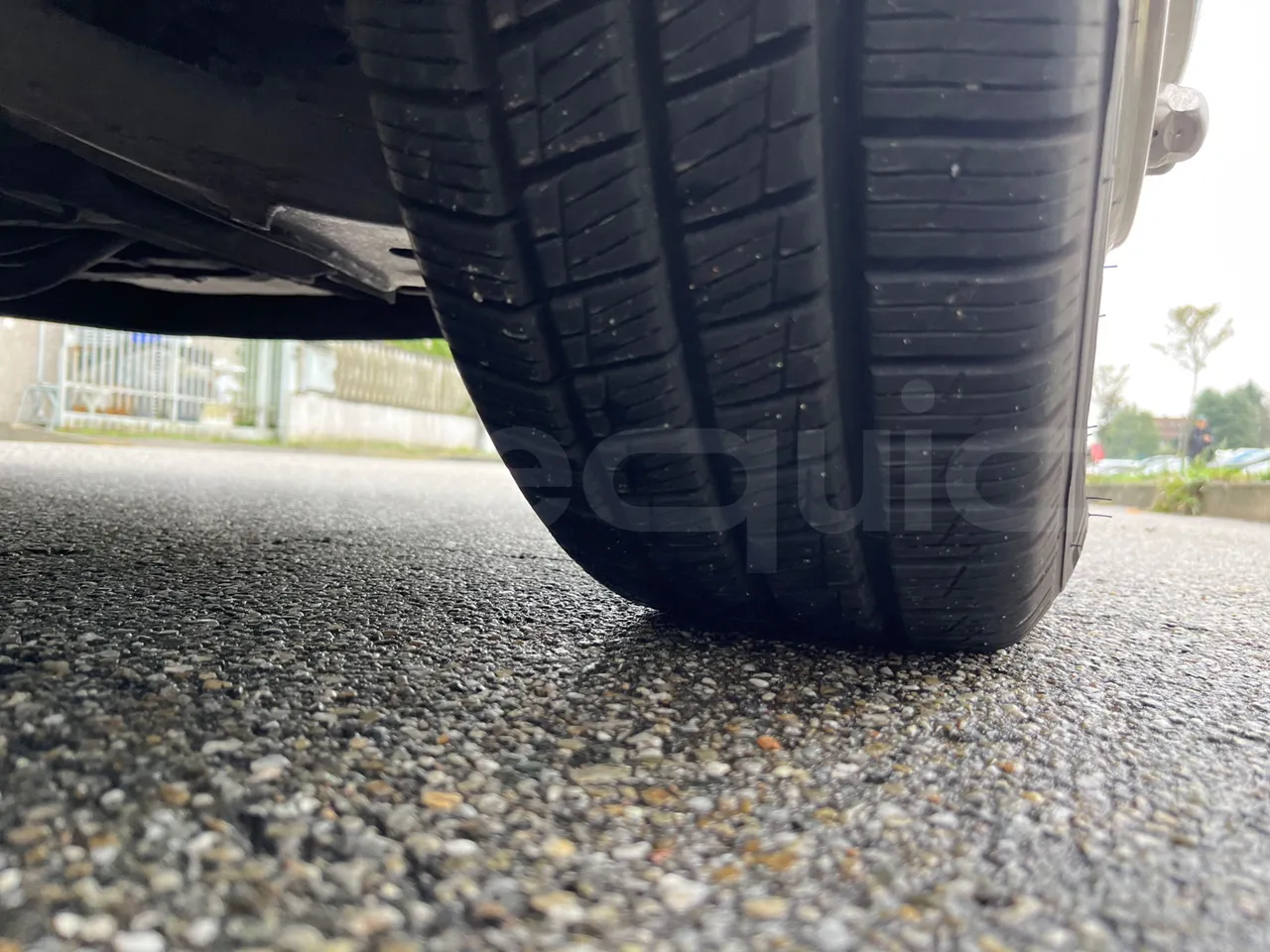 Mercedes-Benz Sprinter W 906 - tread condition front tires right