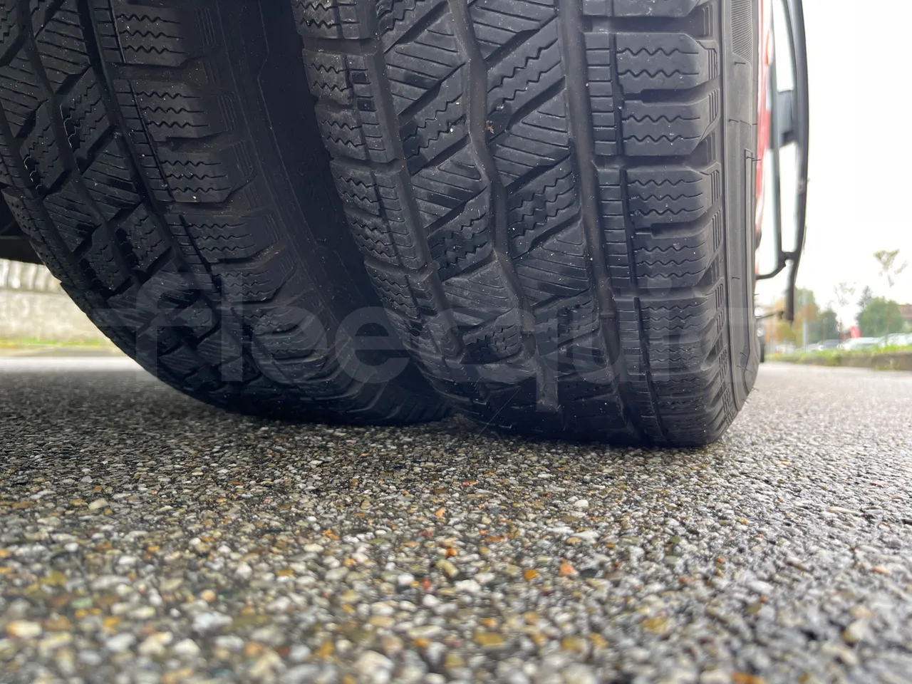 Mercedes-Benz Sprinter W 906 - tread condition second axle tires left