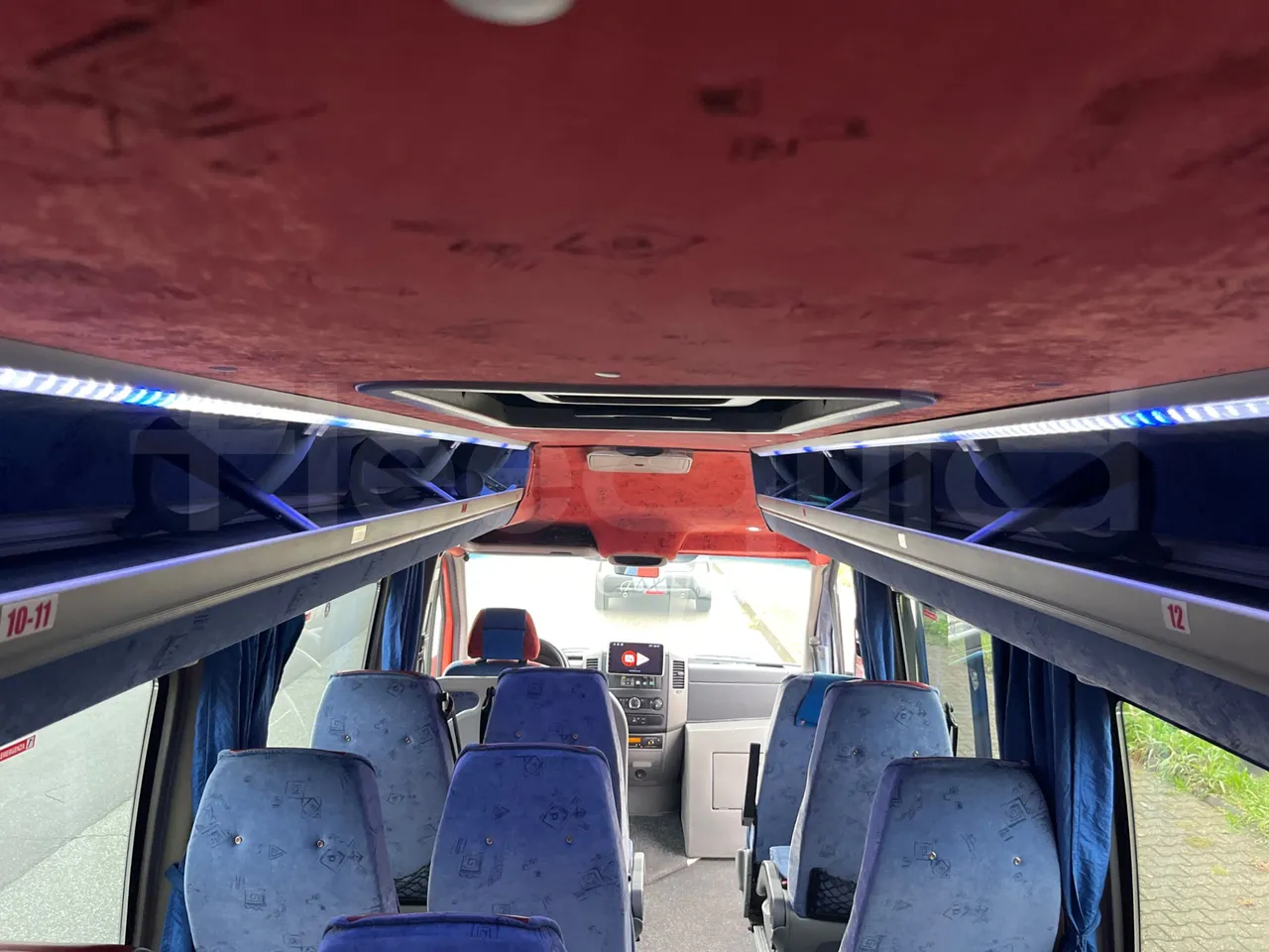 Mercedes-Benz Sprinter W 906 - overhead compartments photo