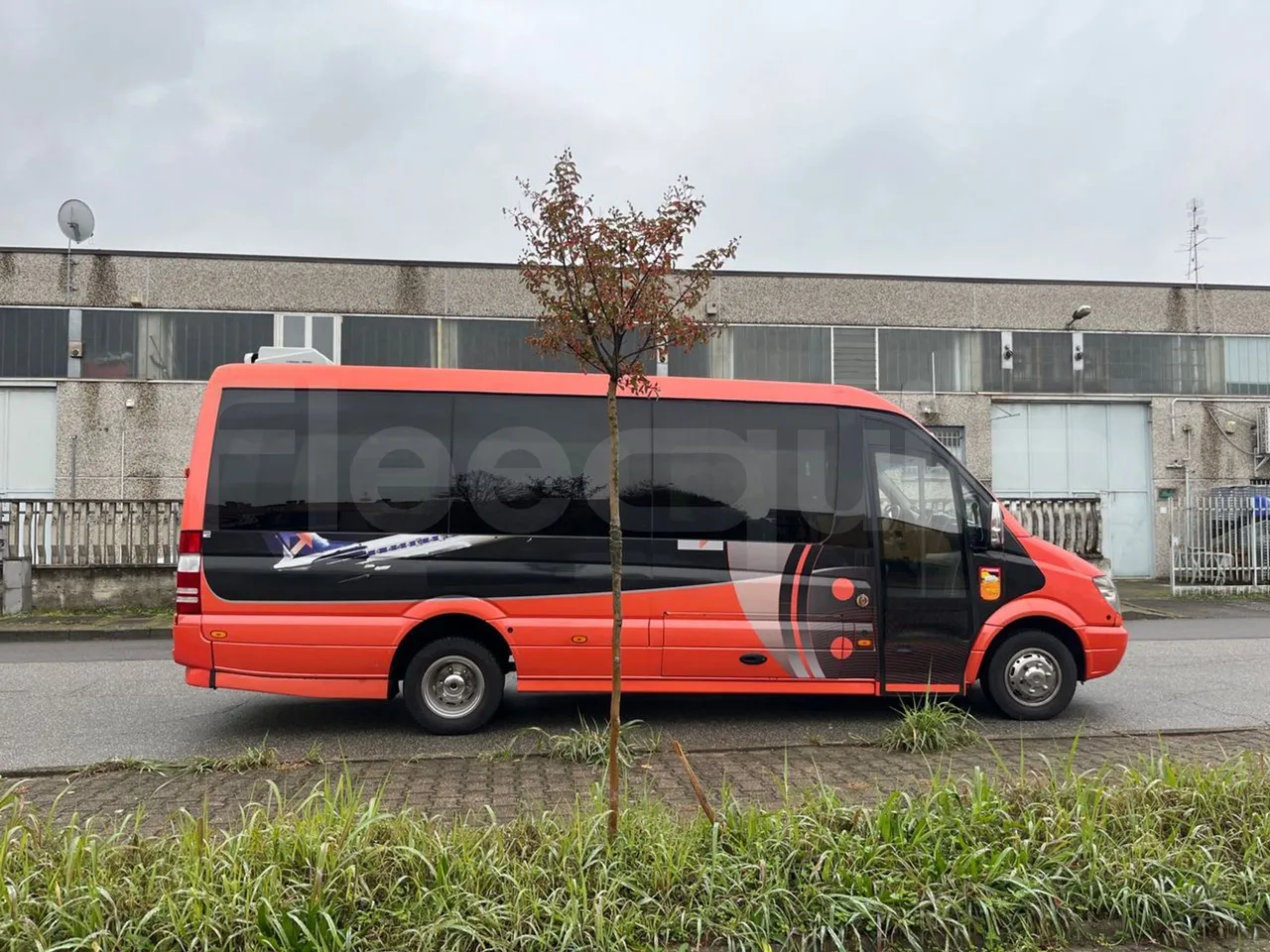 Mercedes-Benz Sprinter W 906 - right side doors closed