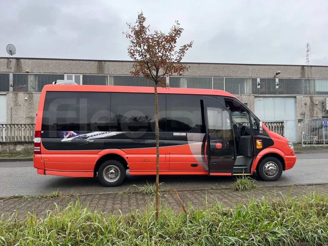 Mercedes-Benz Sprinter W 906 - right side doors open