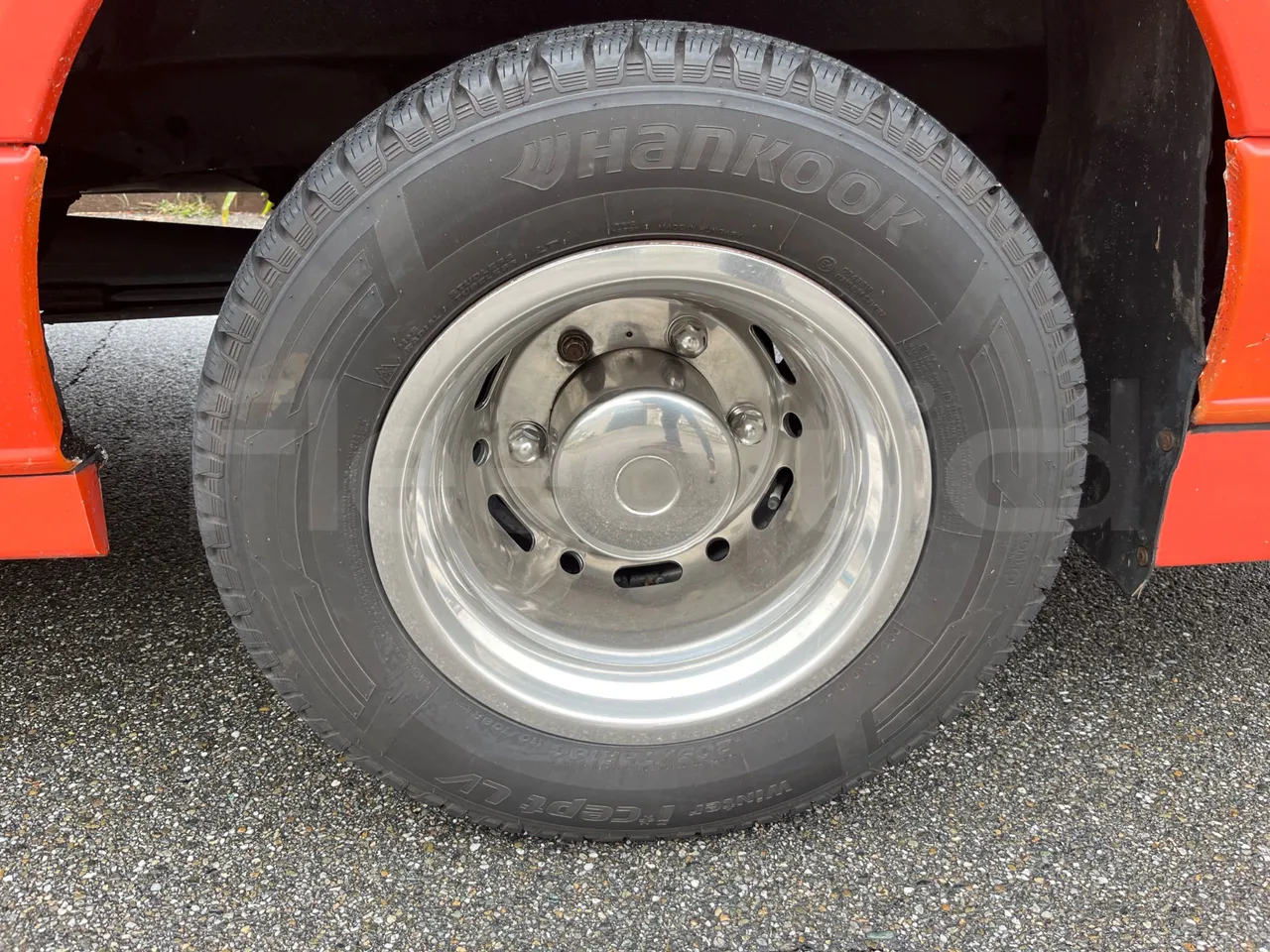 Mercedes-Benz Sprinter W 906 - rear left tire photo