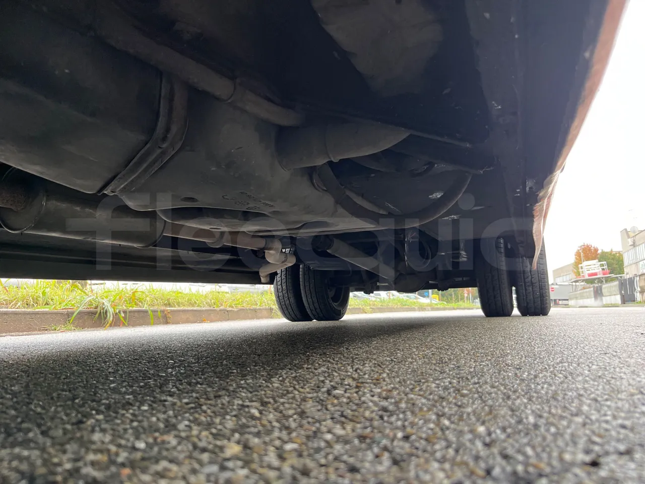 Mercedes-Benz Sprinter W 906 - central undercarriage photo