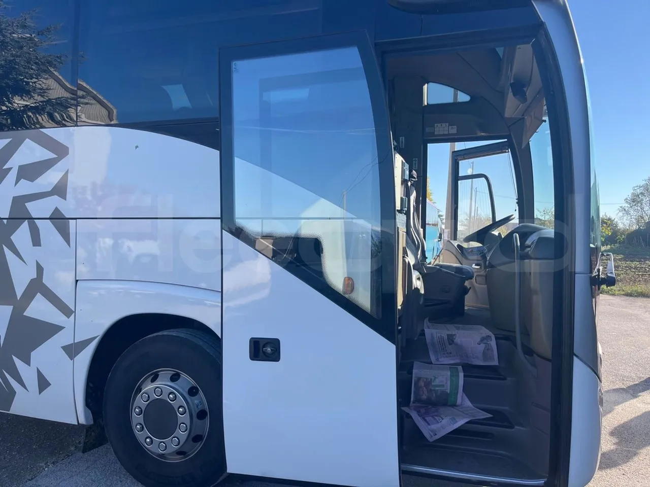 Iveco Magelys SFR310 - EUR5 - 331kW - 13.854m - front door 1 open