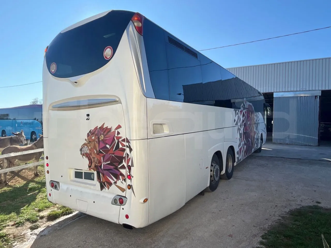 Iveco Magelys SFR310 - EUR5 - 331kW - 13.854m - 3/4 right rear doors closed