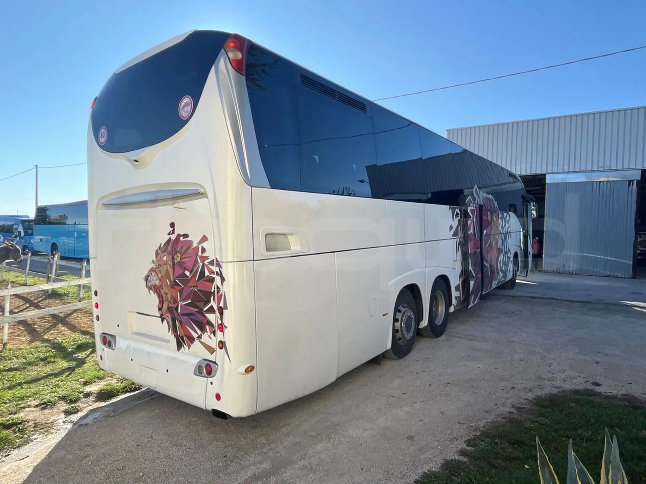 Iveco Magelys SFR310 - EUR5 - 331kW - 13.854m - 3/4 right rear doors open