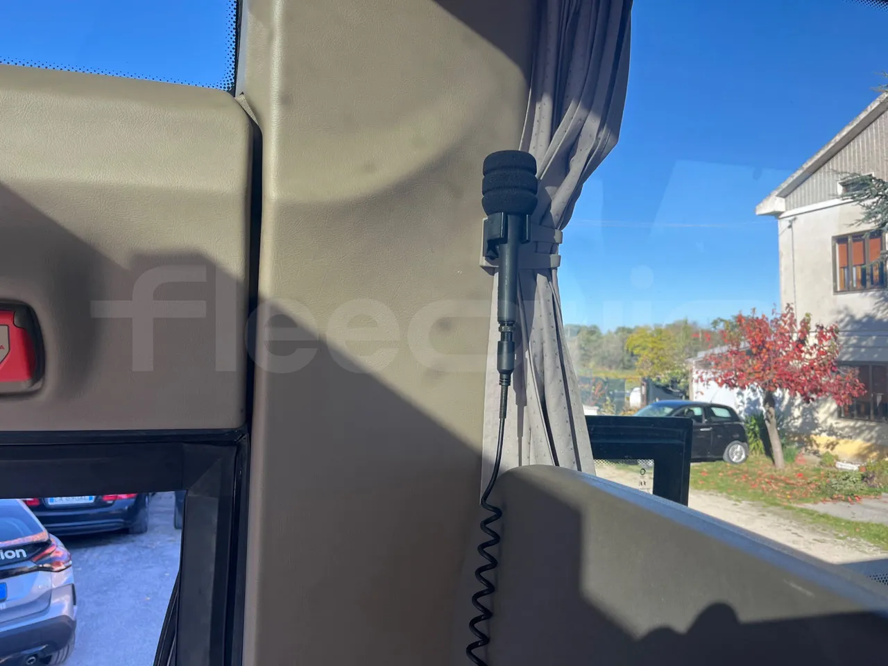 Iveco Magelys SFR310 - EUR5 - 331kW - 13.854m - hostes microphone accessories photo