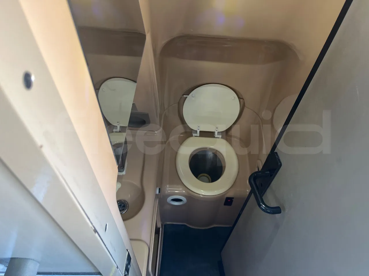 Iveco Magelys SFR310 - EUR5 - 331kW - 13.854m - toilette accessories photo