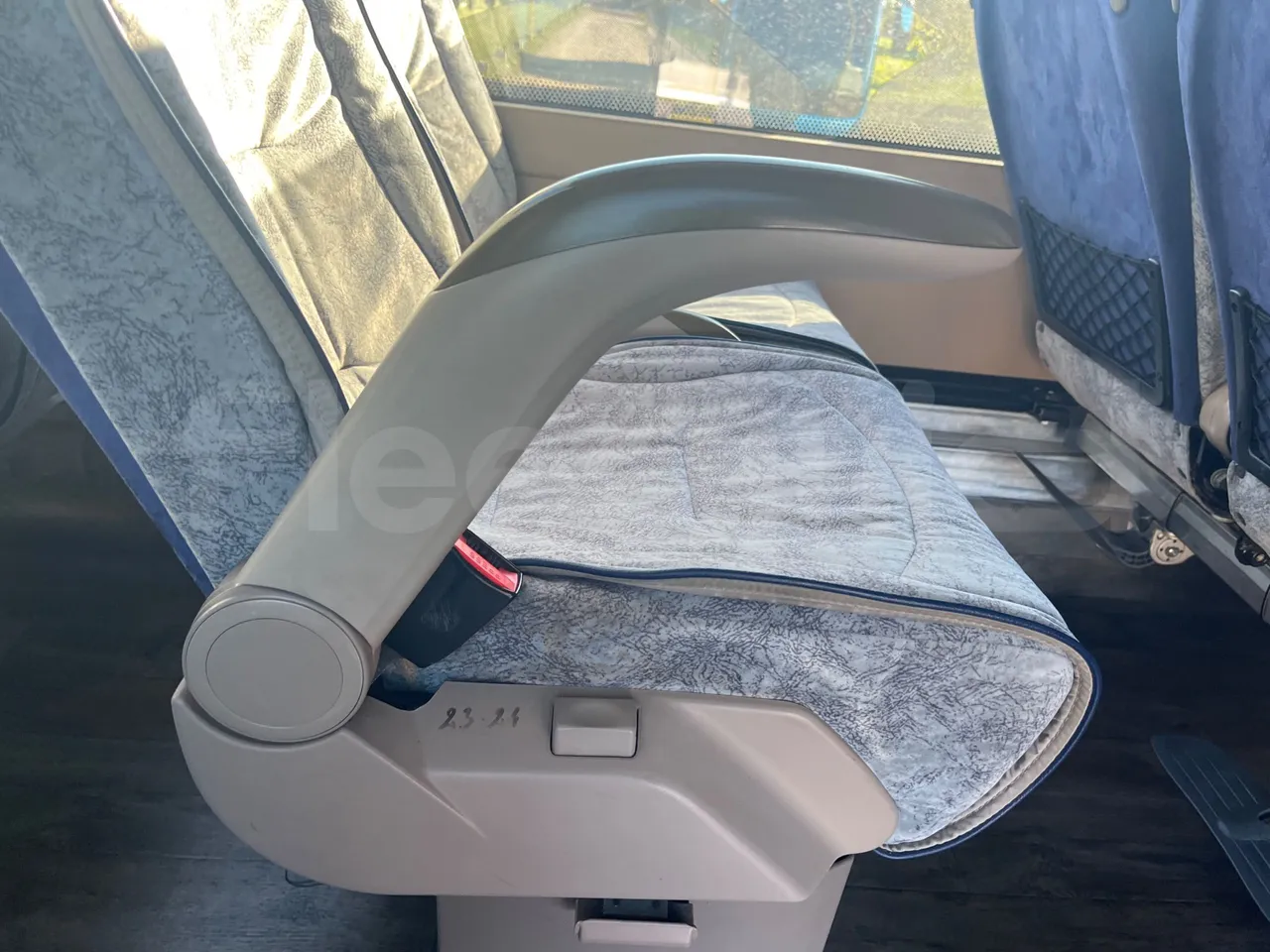 Iveco Magelys SFR310 - EUR5 - 331kW - 13.854m - armrest detail photo