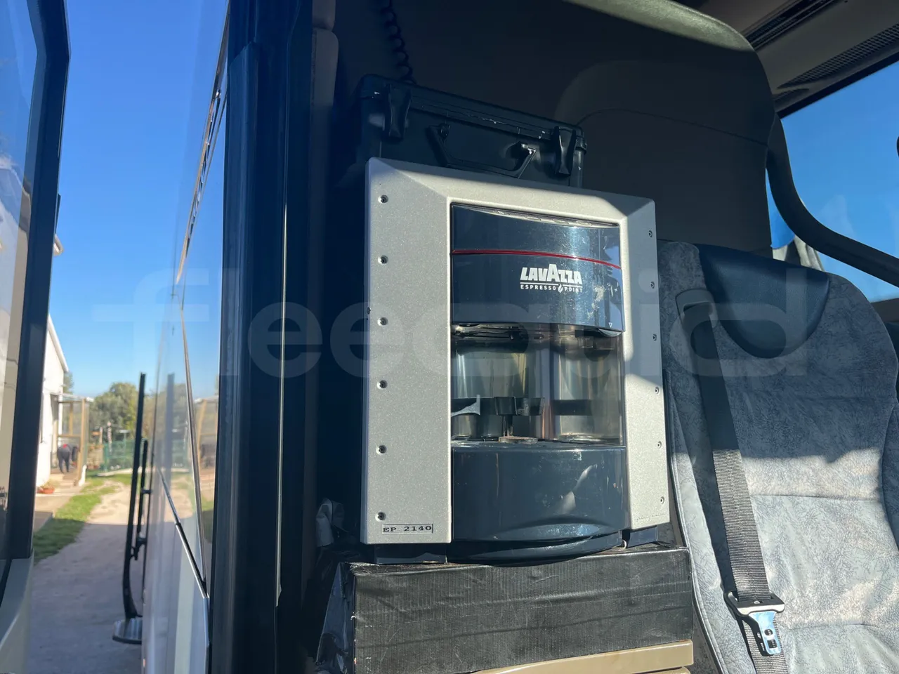 Iveco Magelys SFR310 - EUR5 - 331kW - 13.854m - coffee machine accessories