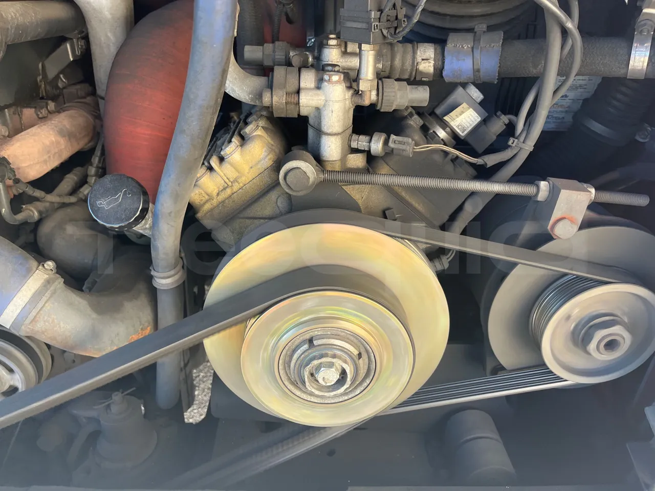 Iveco Magelys SFR310 - EUR5 - 331kW - 13.854m - air conditioning compressor