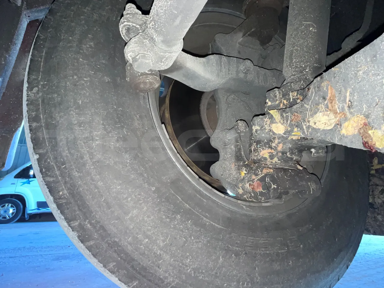 Iveco Magelys SFR310 - EUR5 - 331kW - 13.854m - axel 3 discs left