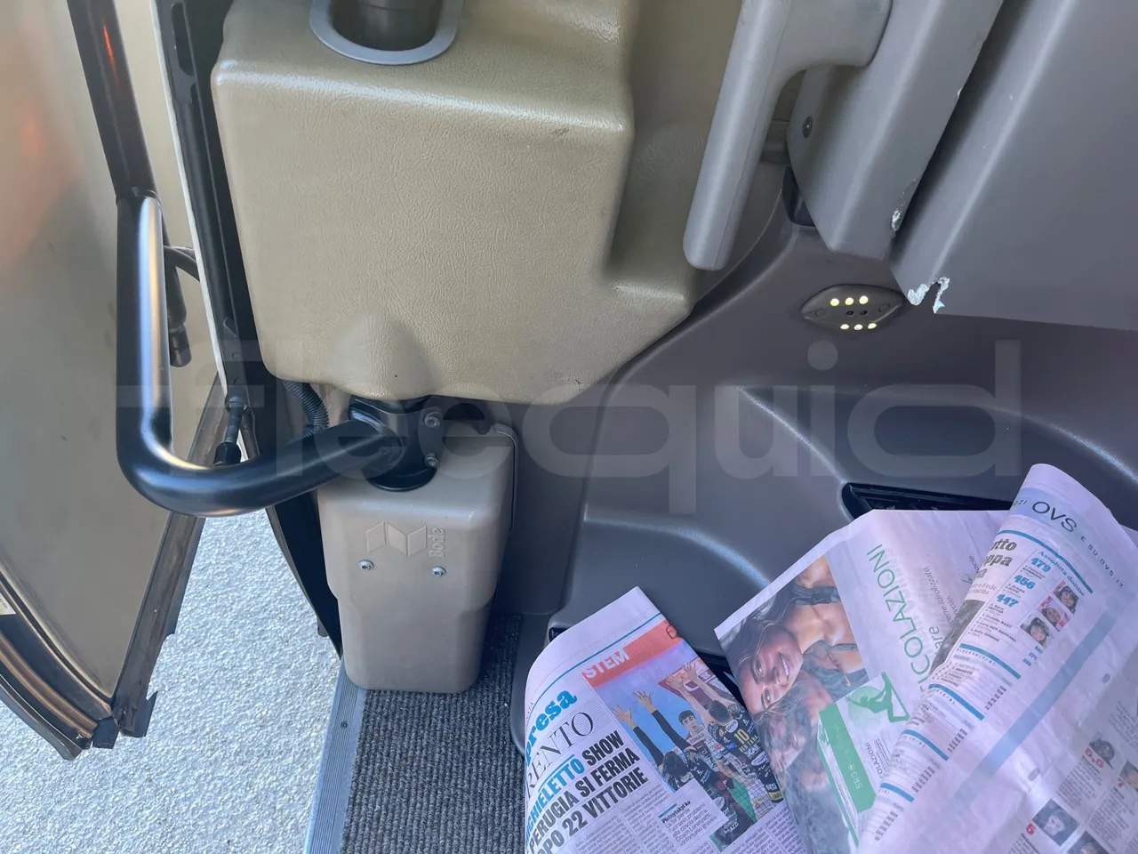 Iveco Magelys SFR310 - EUR5 - 331kW - 13.854m - door mechanism photo