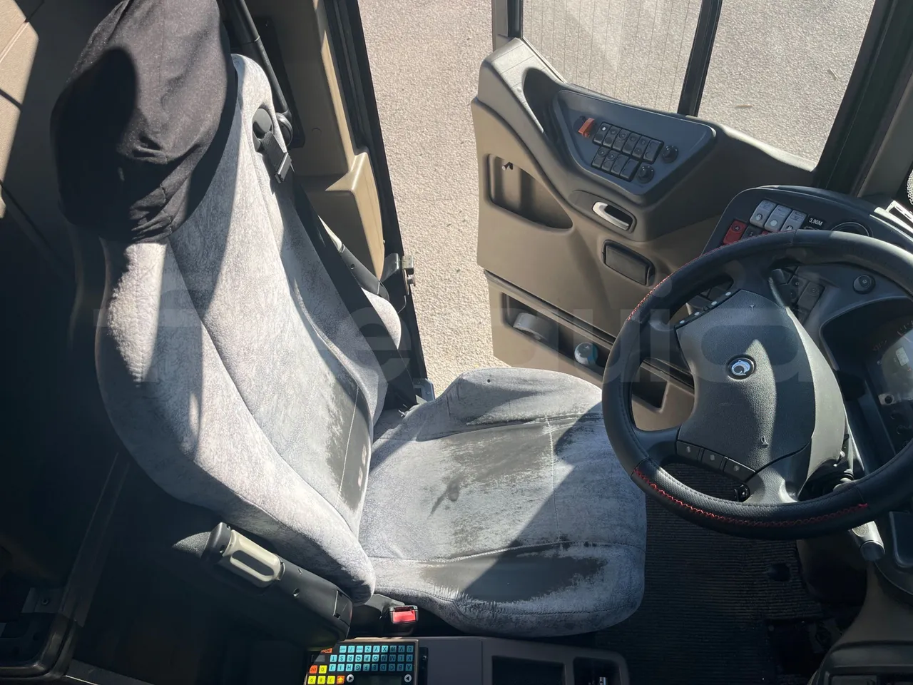 Iveco Magelys SFR310 - EUR5 - 331kW - 13.854m - driver's seat photo