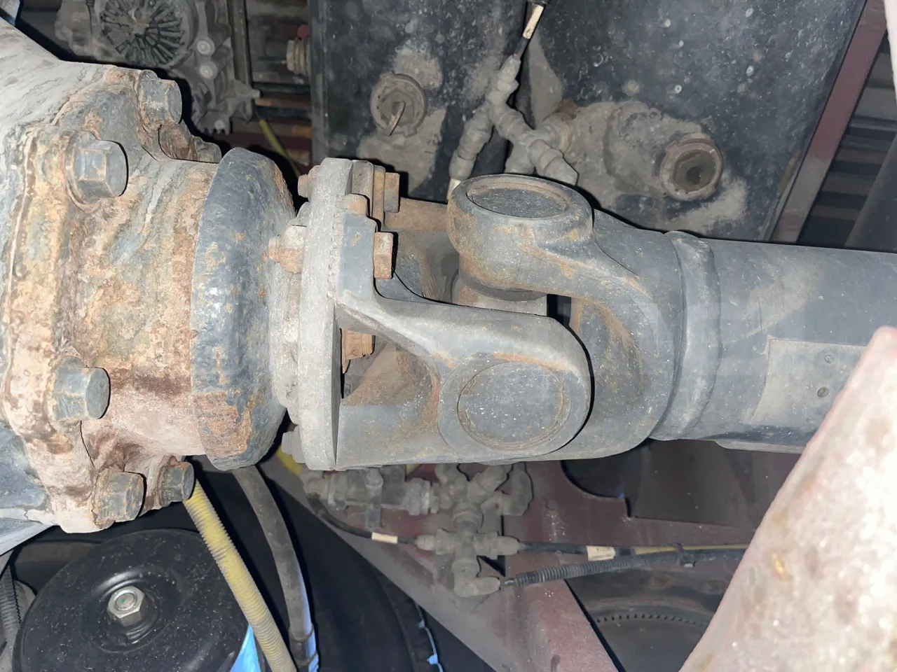 Iveco Magelys SFR310 - EUR5 - 331kW - 13.854m - driveshaft photo