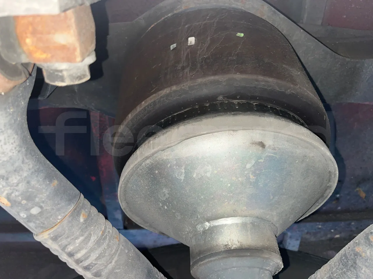 Iveco Magelys SFR310 - EUR5 - 331kW - 13.854m - front air springs right