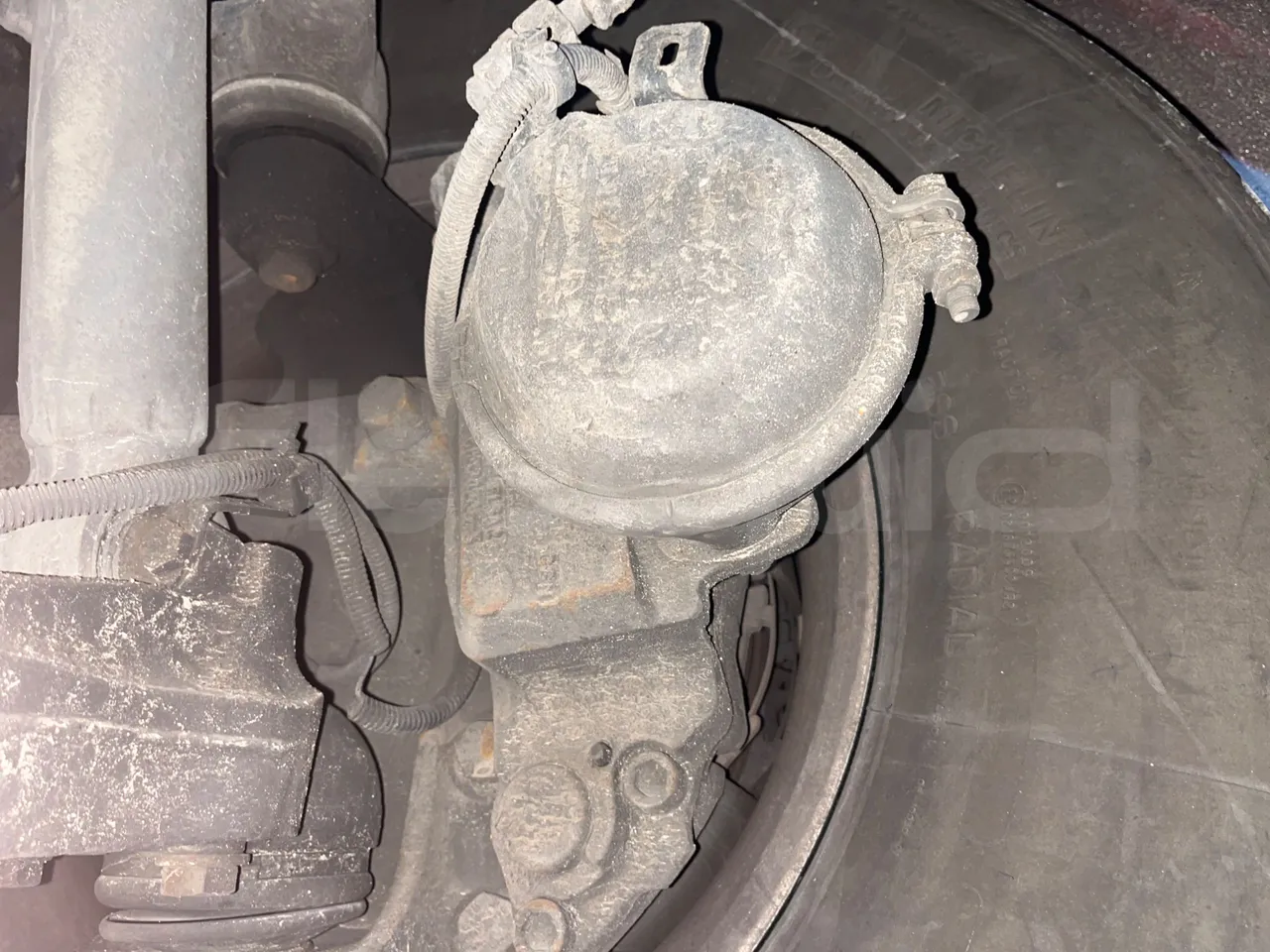 Iveco Magelys SFR310 - EUR5 - 331kW - 13.854m - front brake calipers left