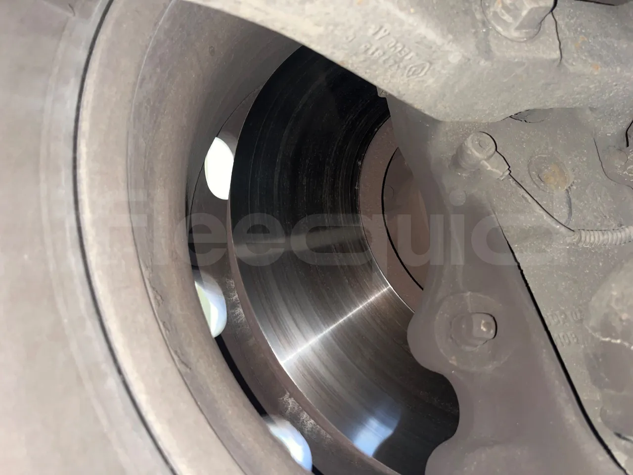Iveco Magelys SFR310 - EUR5 - 331kW - 13.854m - front discs left