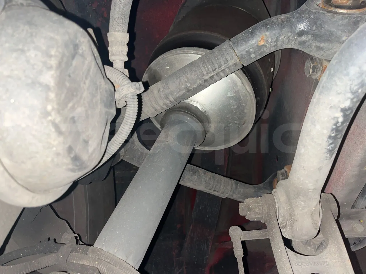 Iveco Magelys SFR310 - EUR5 - 331kW - 13.854m - front shock absorbers right