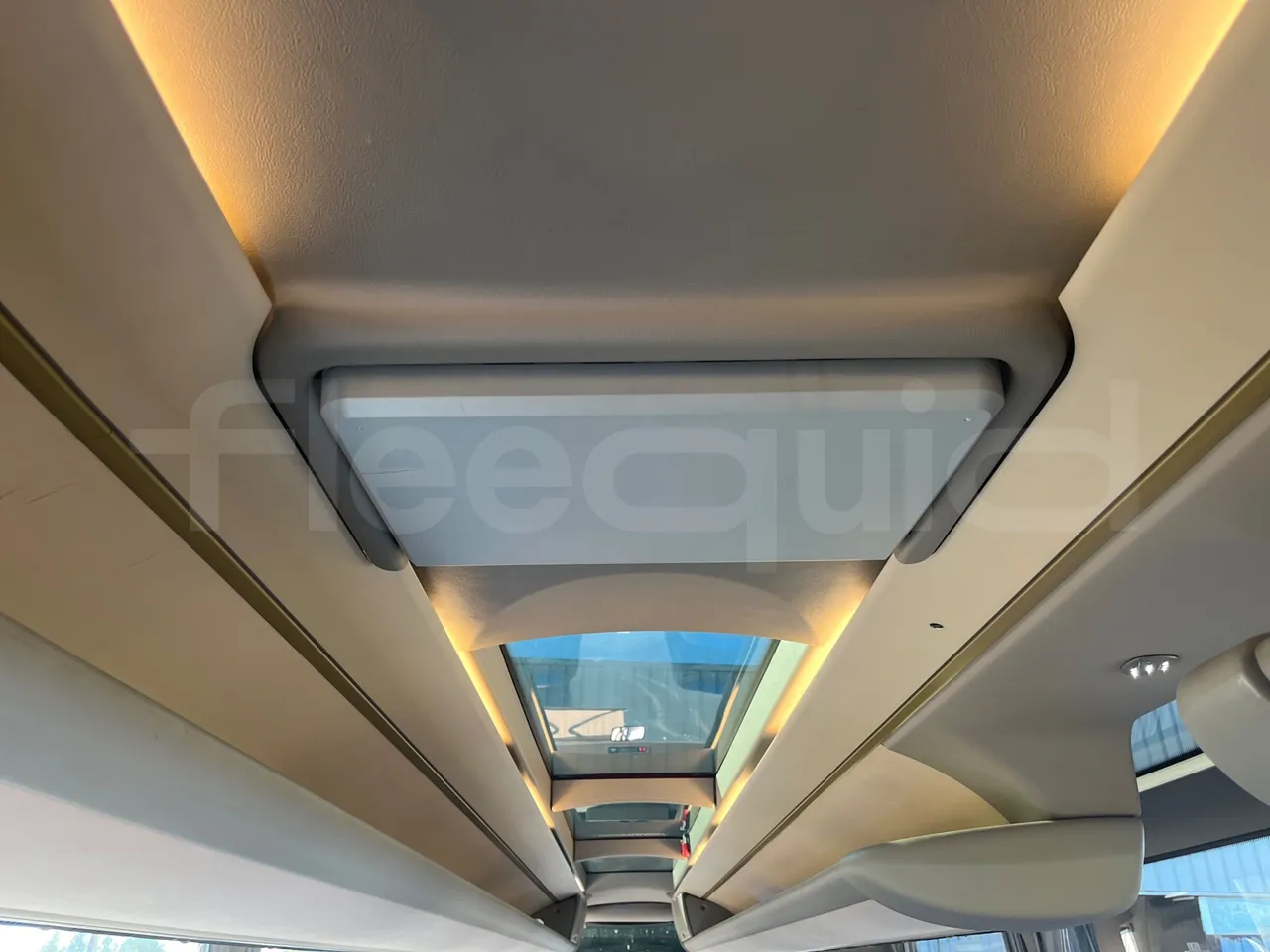 Iveco Magelys SFR310 - EUR5 - 331kW - 13.854m - monitor detail photo