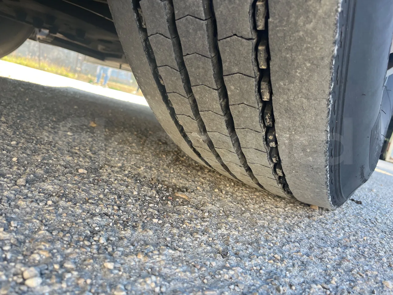 Iveco Magelys SFR310 - EUR5 - 331kW - 13.854m - tread condition front tires right