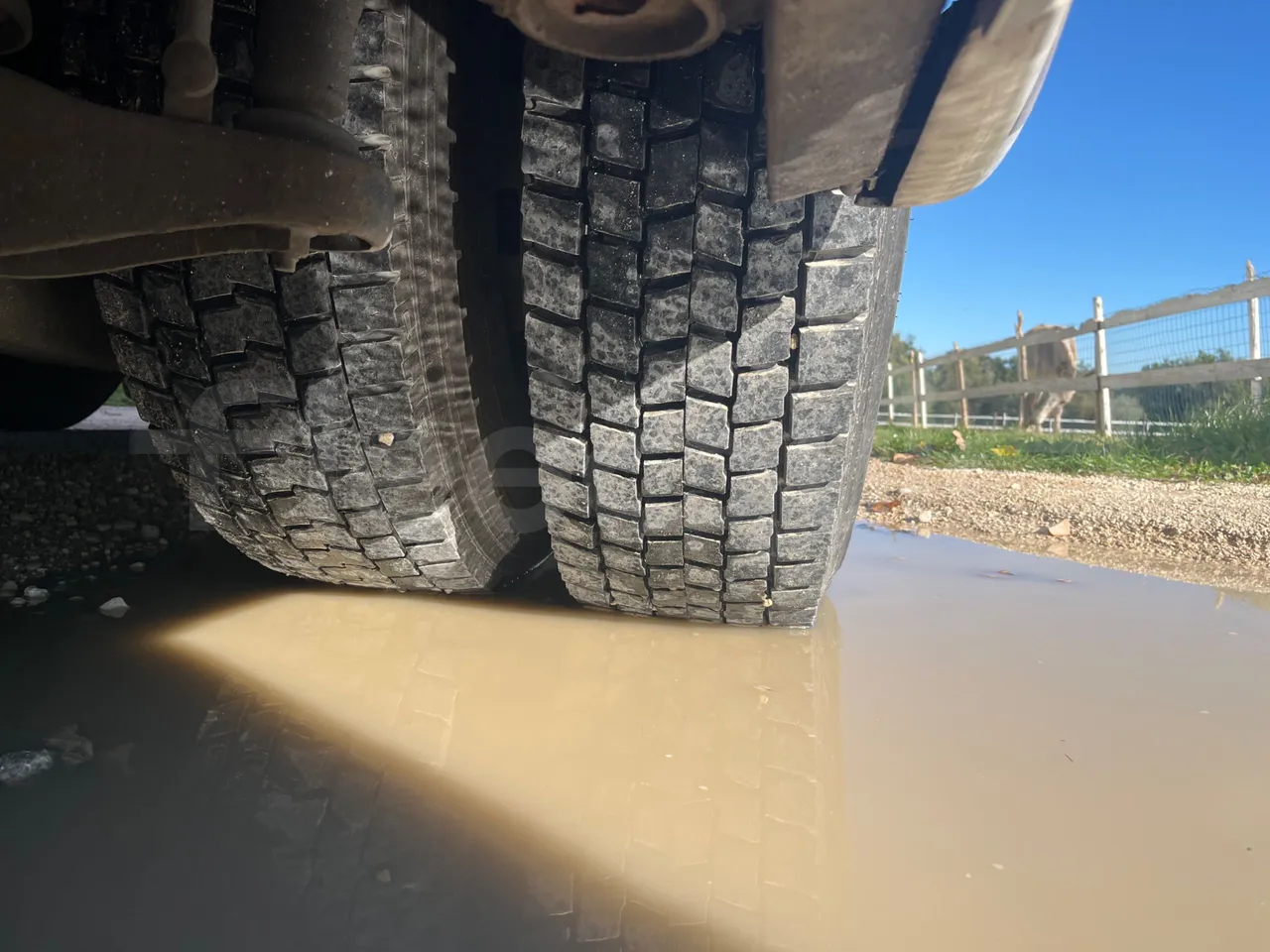 Iveco Magelys SFR310 - EUR5 - 331kW - 13.854m - tread condition third axle tires left