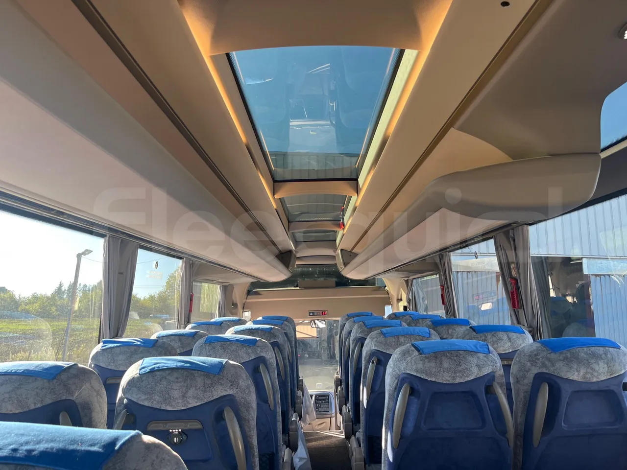 Iveco Magelys SFR310 - EUR5 - 331kW - 13.854m - overhead compartments photo