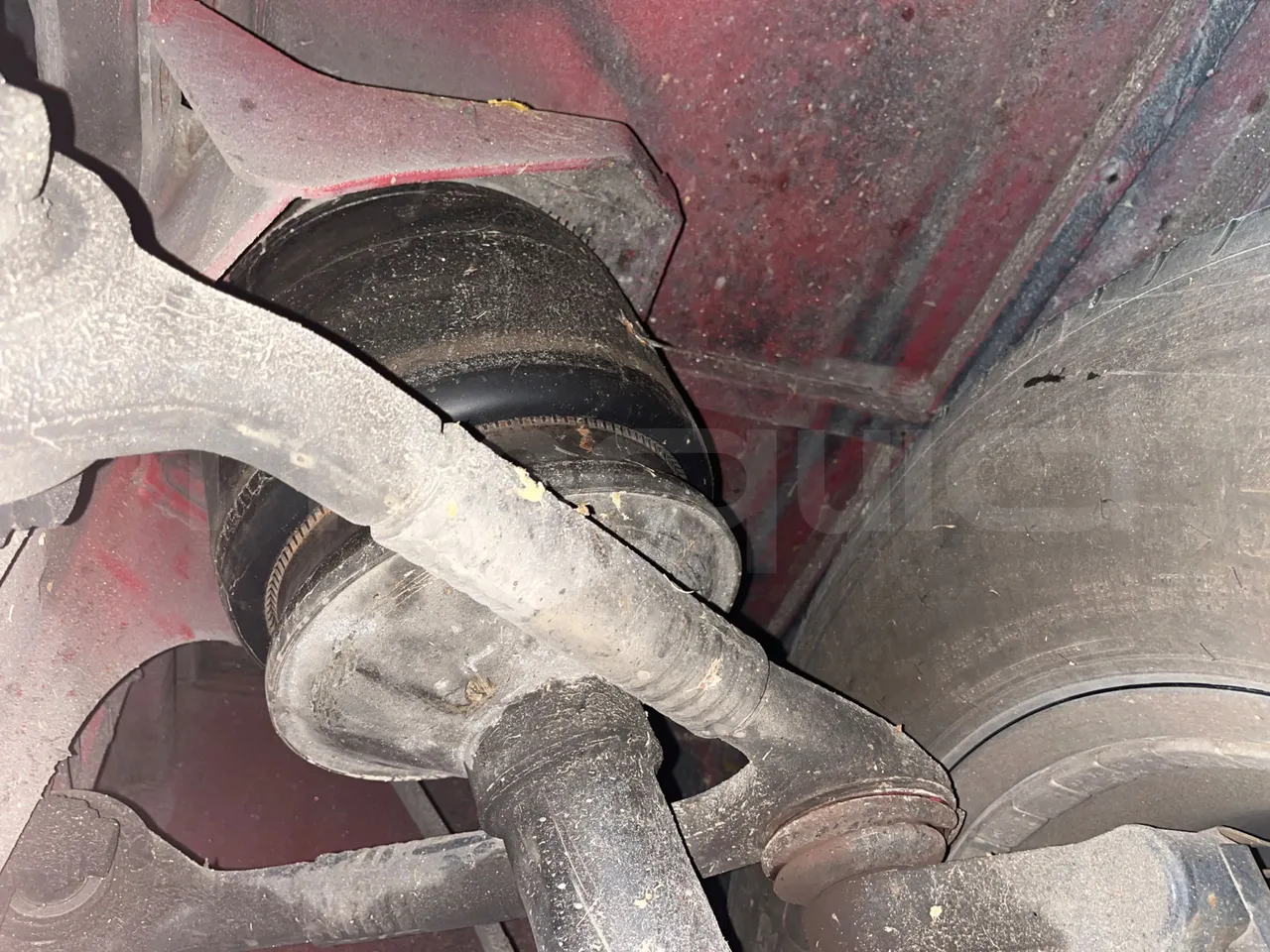 Iveco Magelys SFR310 - EUR5 - 331kW - 13.854m - axle 3 air springs 1 right