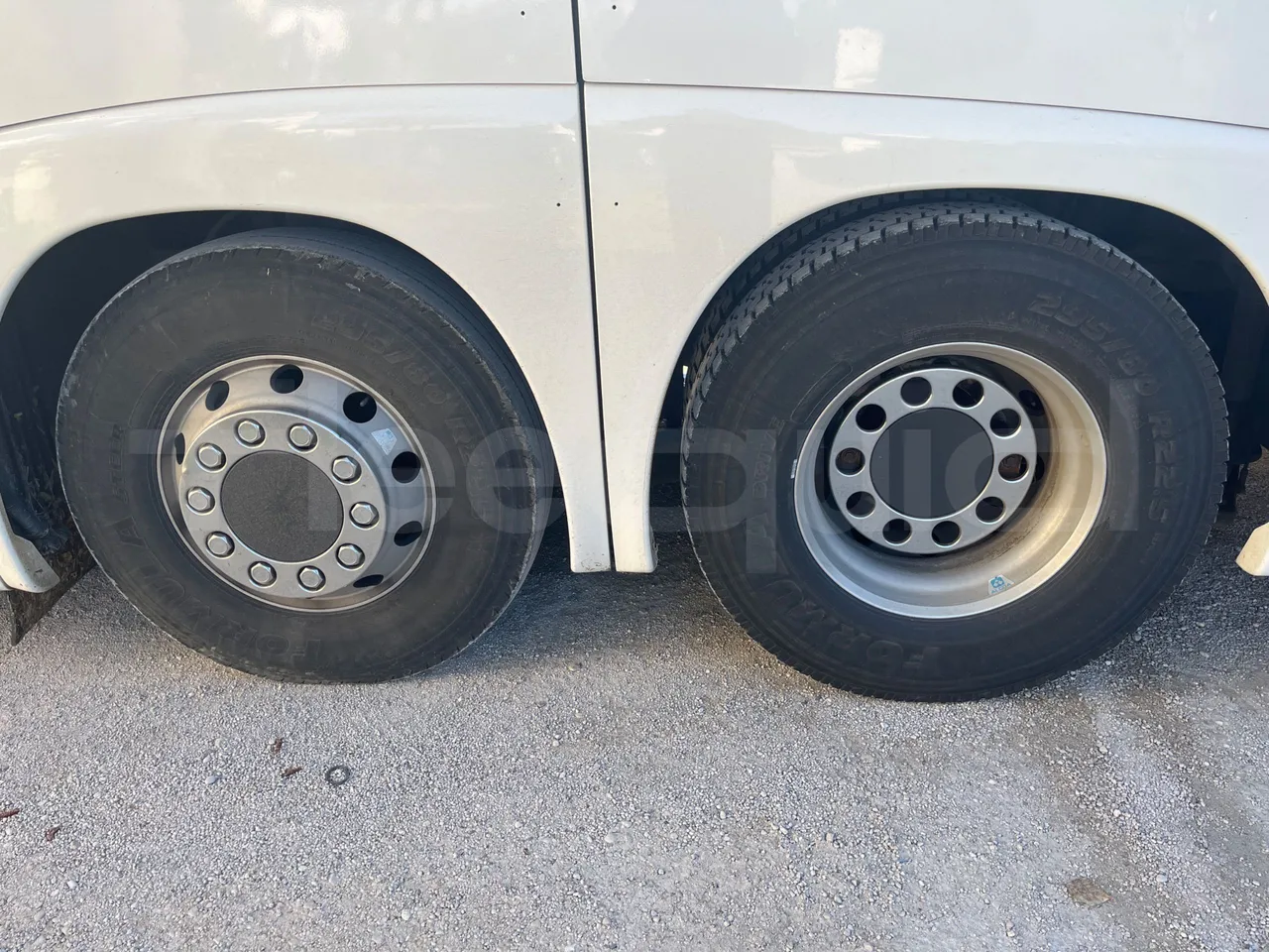 Iveco Magelys SFR310 - EUR5 - 331kW - 13.854m - rear left tire photo