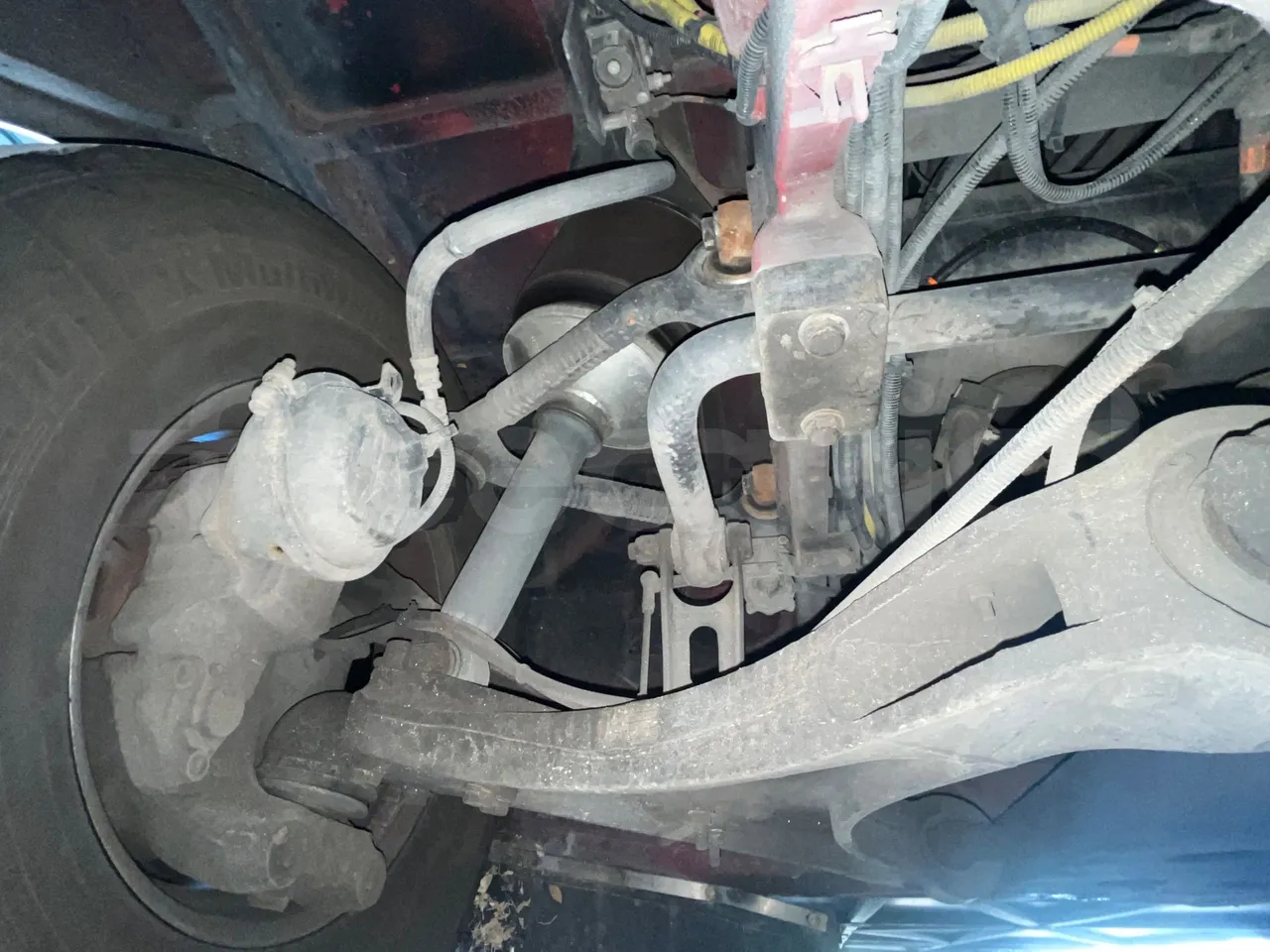 Iveco Magelys SFR310 - EUR5 - 331kW - 13.854m - front axle right side