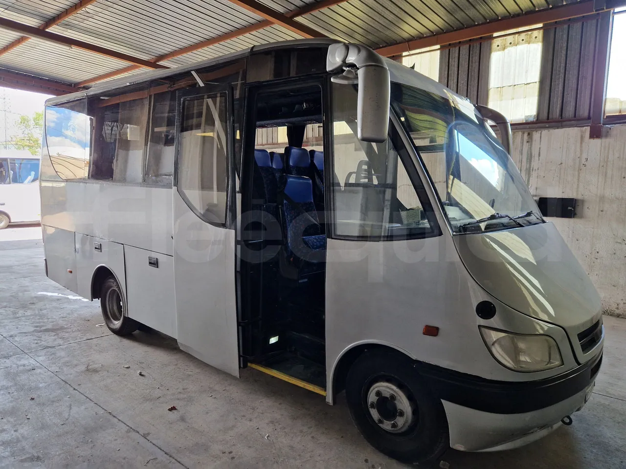 Iveco 65C15/70 JB - 3/4 right front doors open