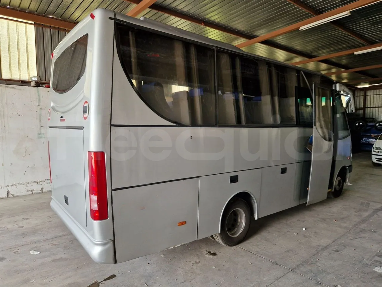 Iveco 65C15/70 JB - 3/4 right rear doors open