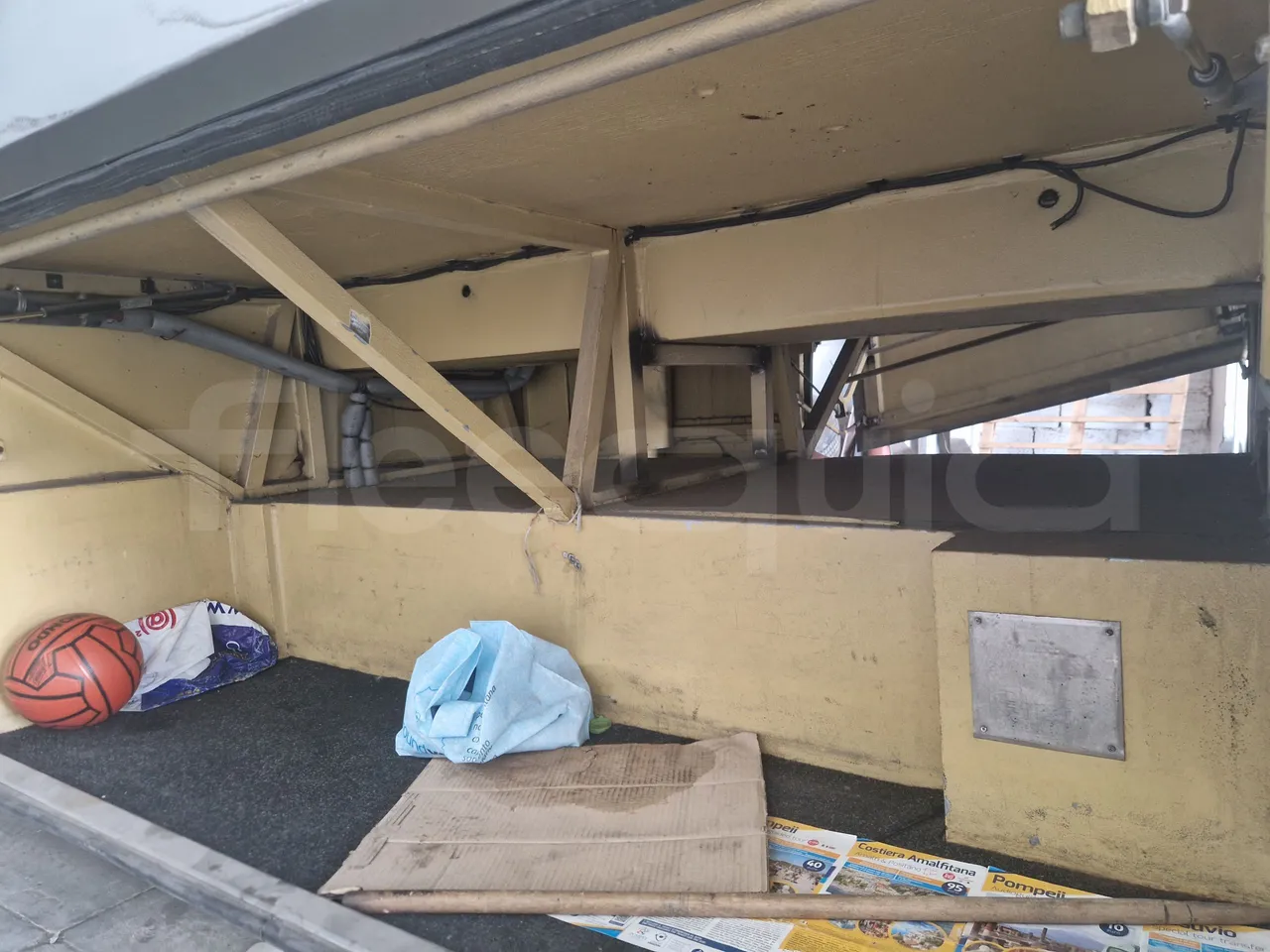 Iveco 65C15/70 JB - internal frame rust check