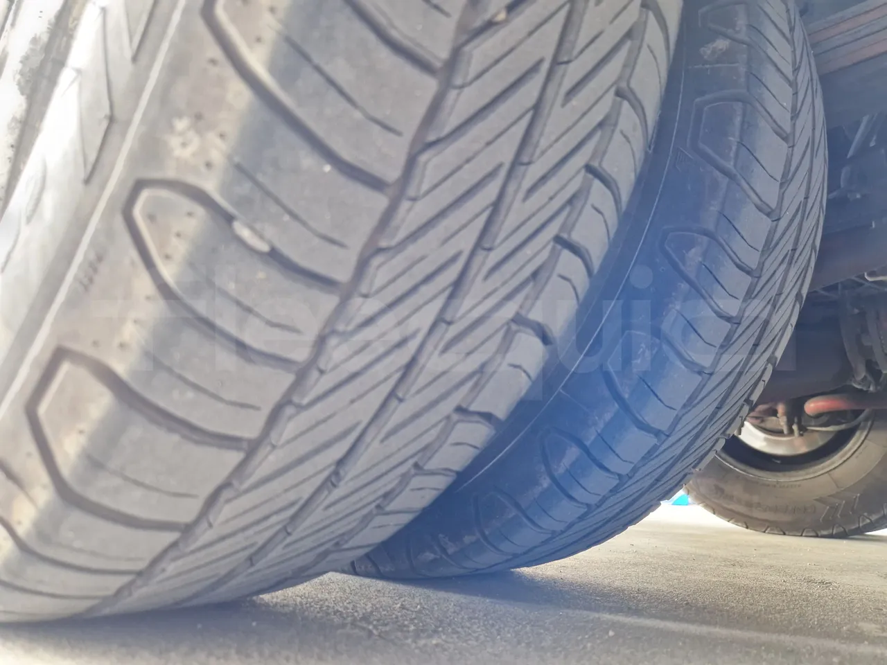 Iveco 65C15/70 JB - tread condition second axle tires right
