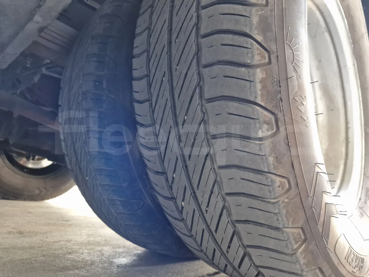 Iveco 65C15/70 JB - tread condition third axle tires right