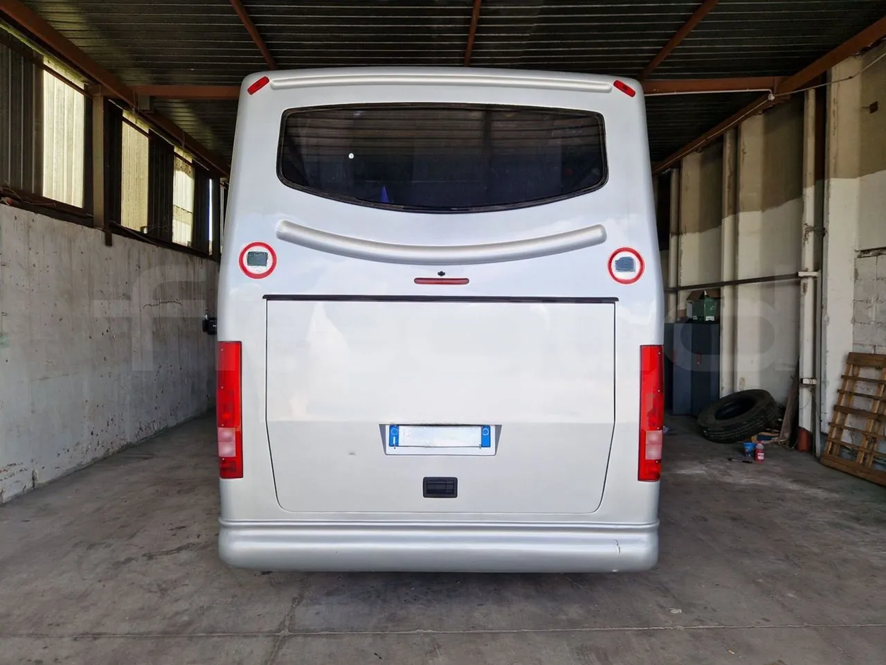 Iveco 65C15/70 JB - rear hatch closed