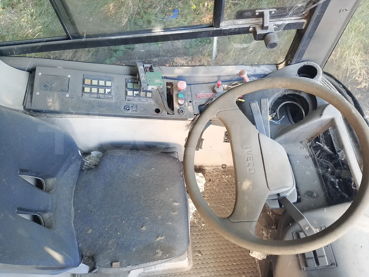 Iveco 491/3P 491-3P/ Euro 3 - 213 Kw - 11,995Mt - driver's seat photo (mandatory for bus to scrap)