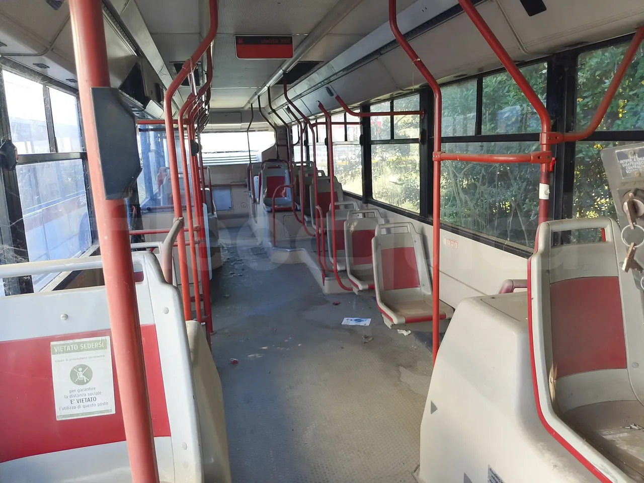 Iveco 491/3P 491-3P/ Euro 3 - 213 Kw - 11,995Mt - interior reverse seats driver height (mandatory for bus to scrap)