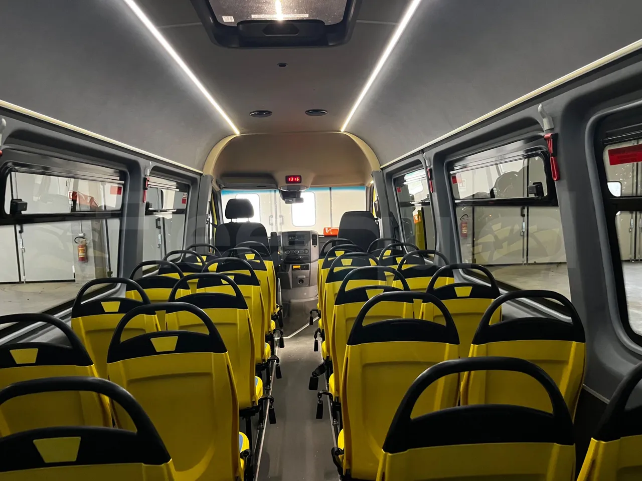 Mercedes-Benz Sprinter  906BB50-2 BUZOLA - Euro6 - 120kW - 7.361mt - interior reverse seats driver height