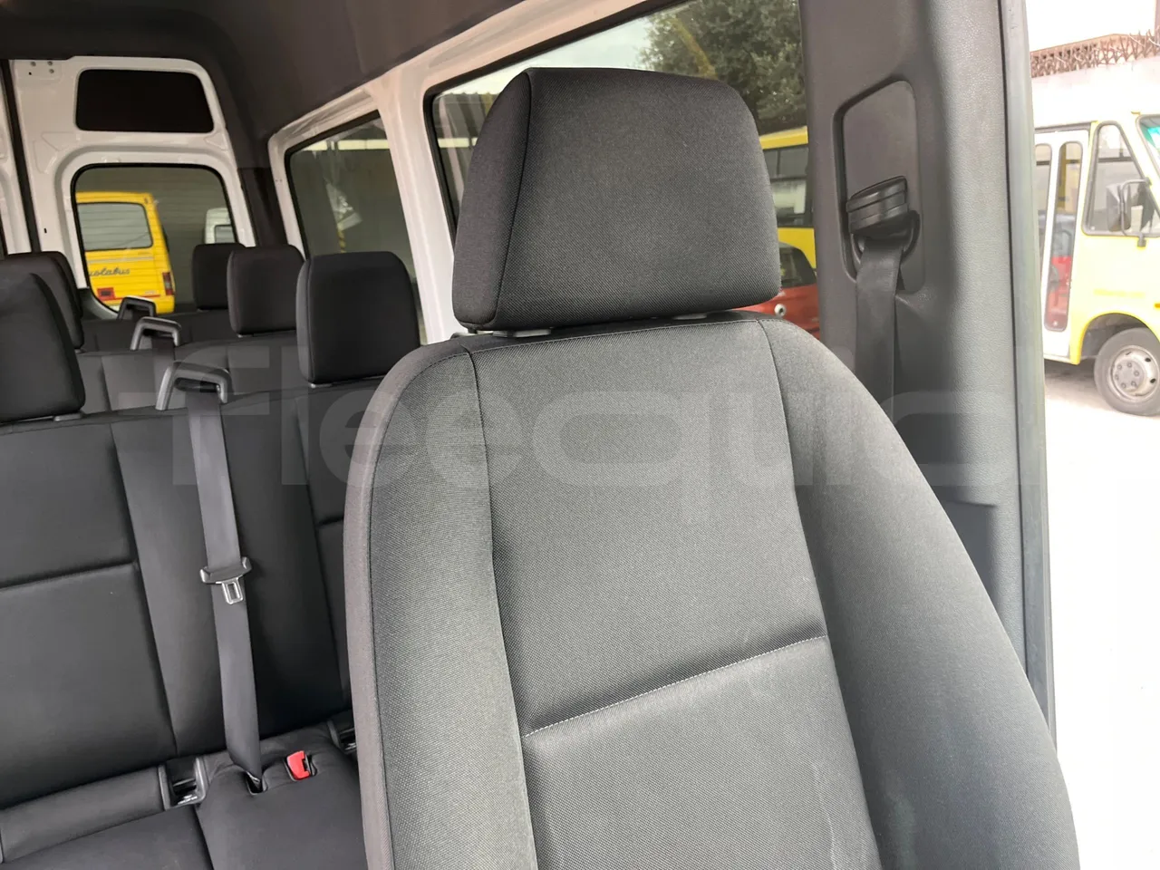 Mercedes-Benz Sprinter 906AC35 - EUR6 - 105kW - 5.932m - driver microphone accessories photo