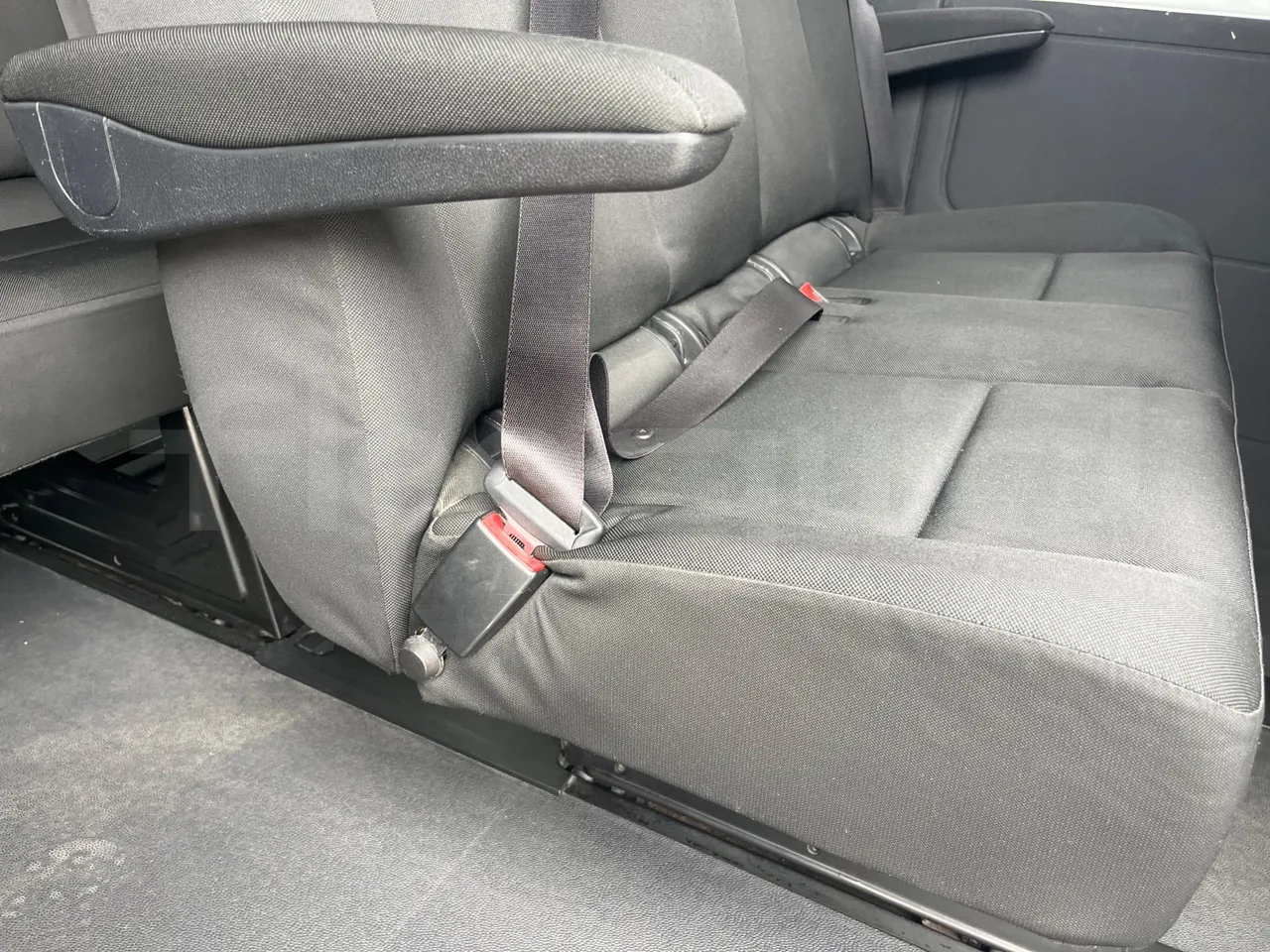 Mercedes-Benz Sprinter 906AC35 - EUR6 - 105kW - 5.932m - armrest detail photo
