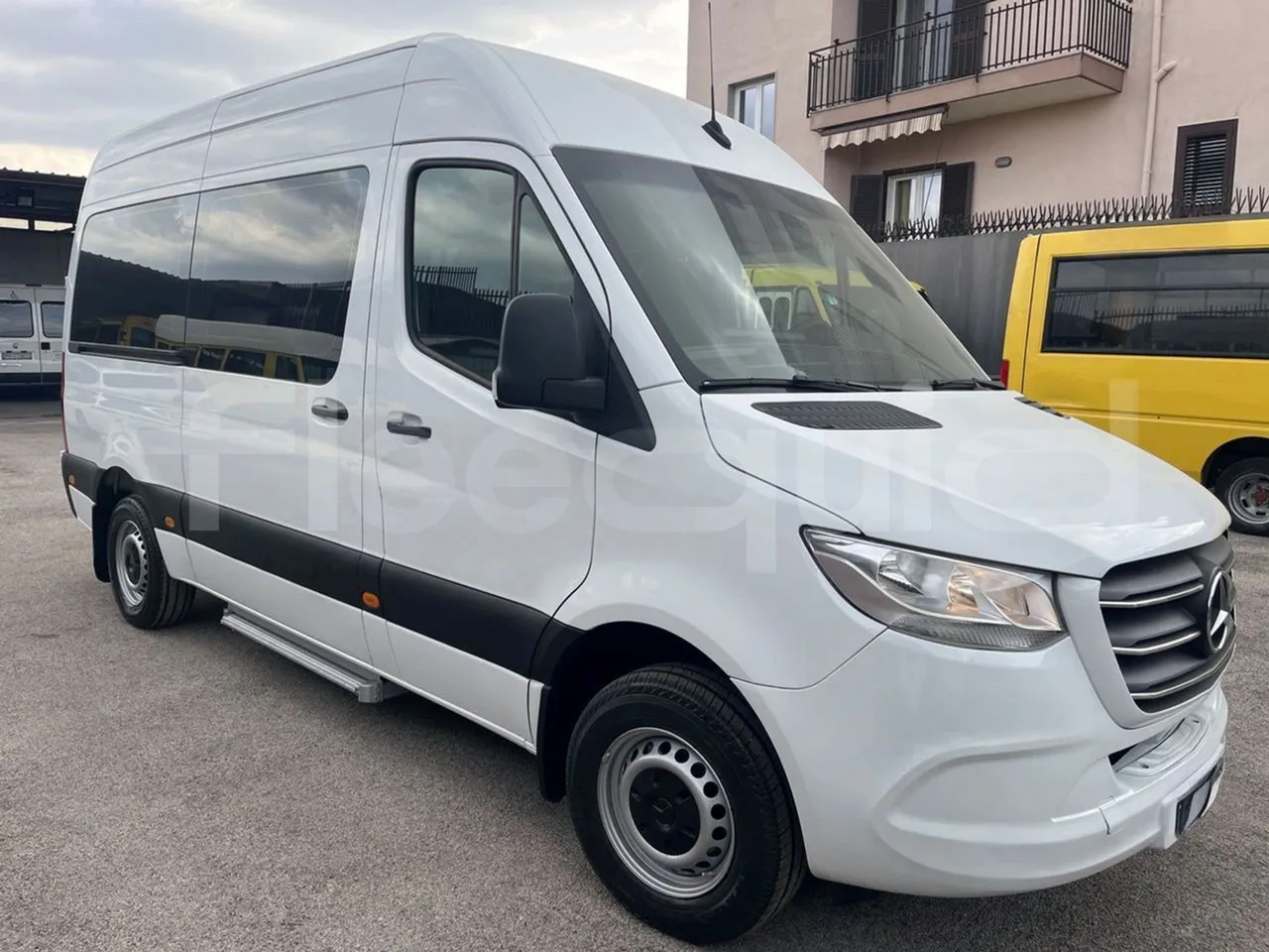 Mercedes-Benz Sprinter 906AC35 - EUR6 - 105kW - 5.932m - Base cover photo