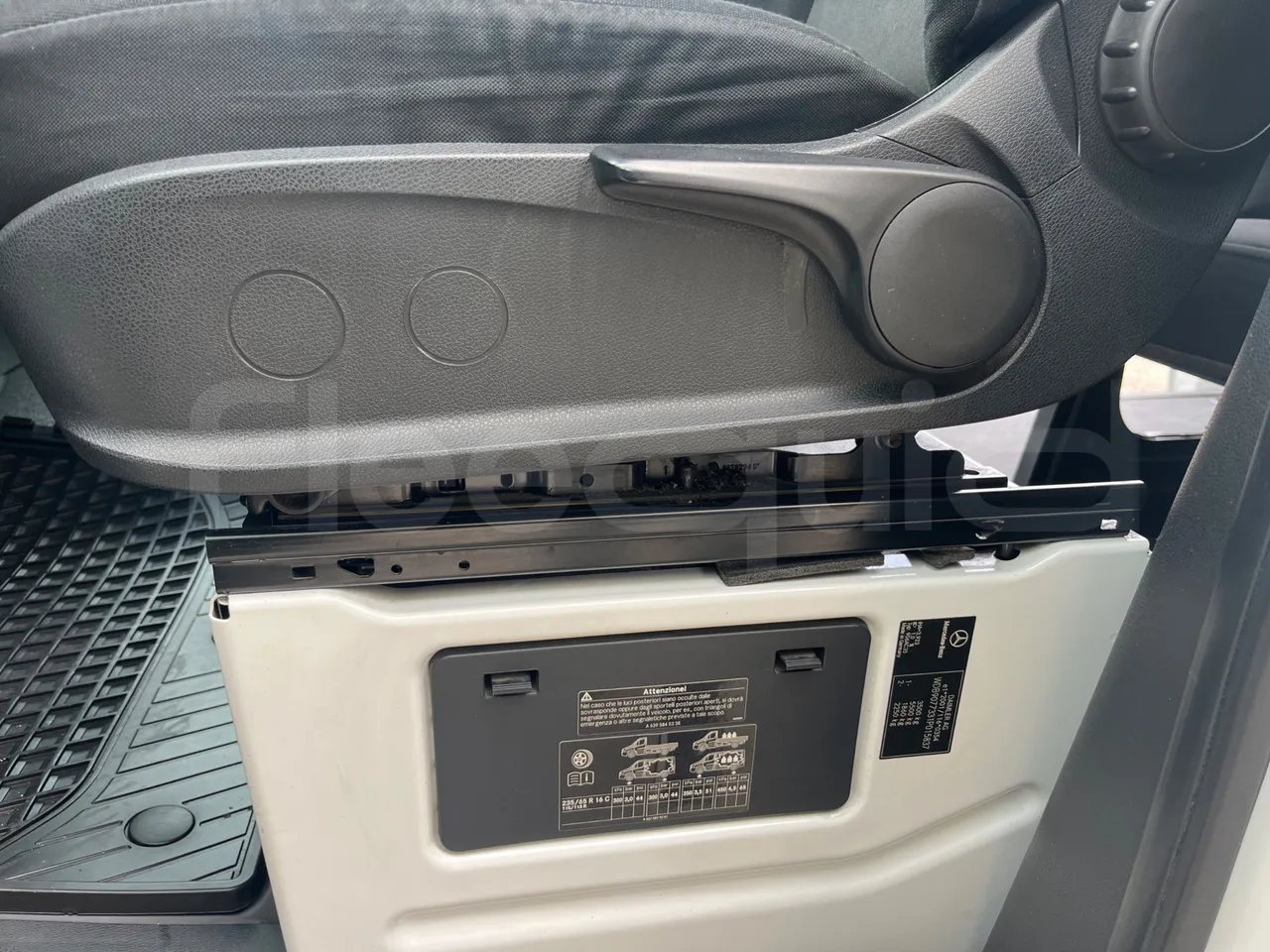 Mercedes-Benz Sprinter 906AC35 - EUR6 - 105kW - 5.932m - disabled area photo