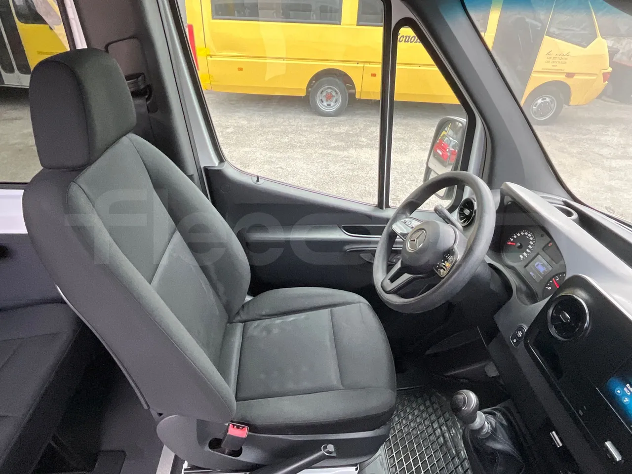 Mercedes-Benz Sprinter 906AC35 - EUR6 - 105kW - 5.932m - driver's seat photo